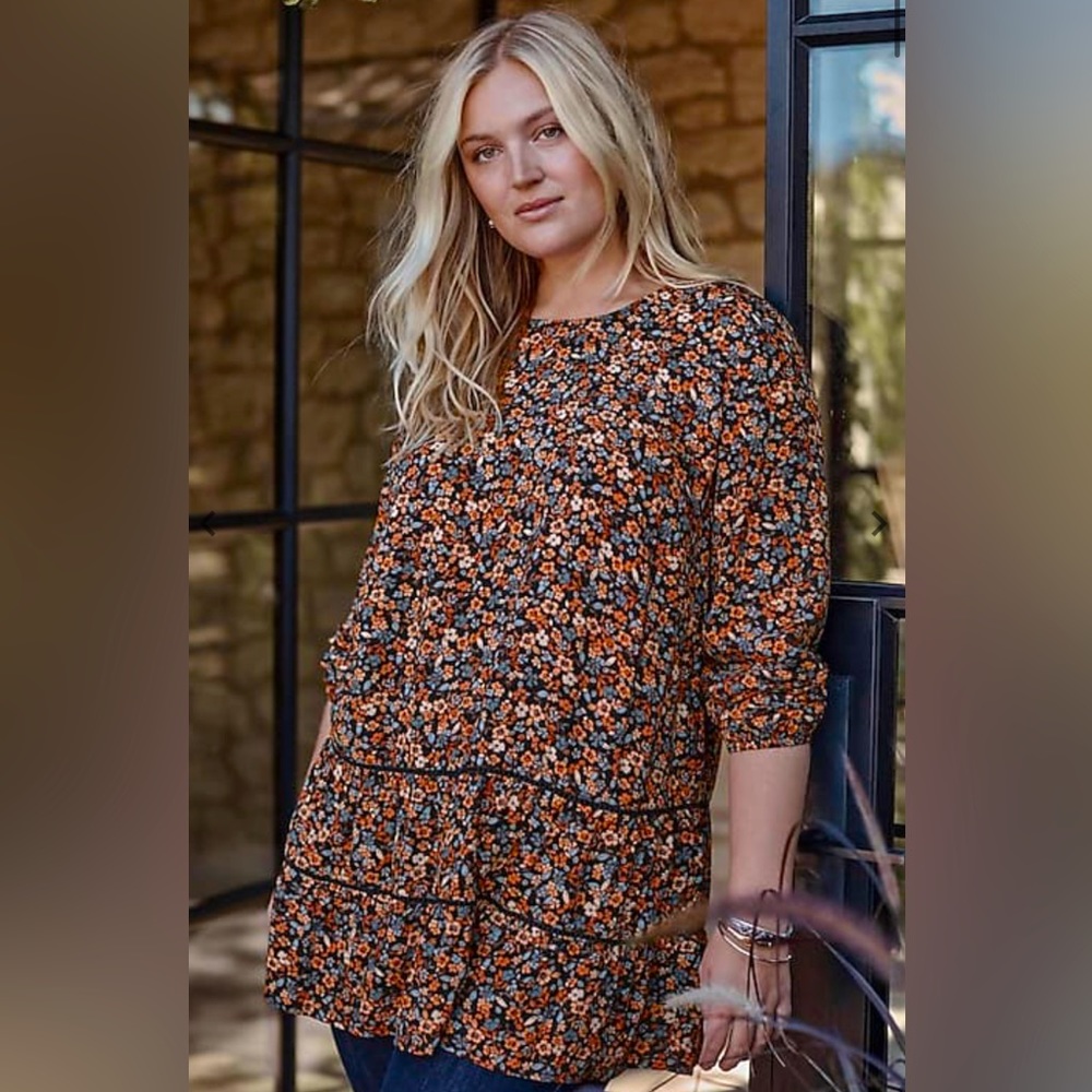 J. Jill Printed Tiered Tunic
COLOR: Navy Blue Exuberant Floral